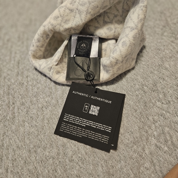 NWT Moose knuckle monogram toque - Picture 6 of 10